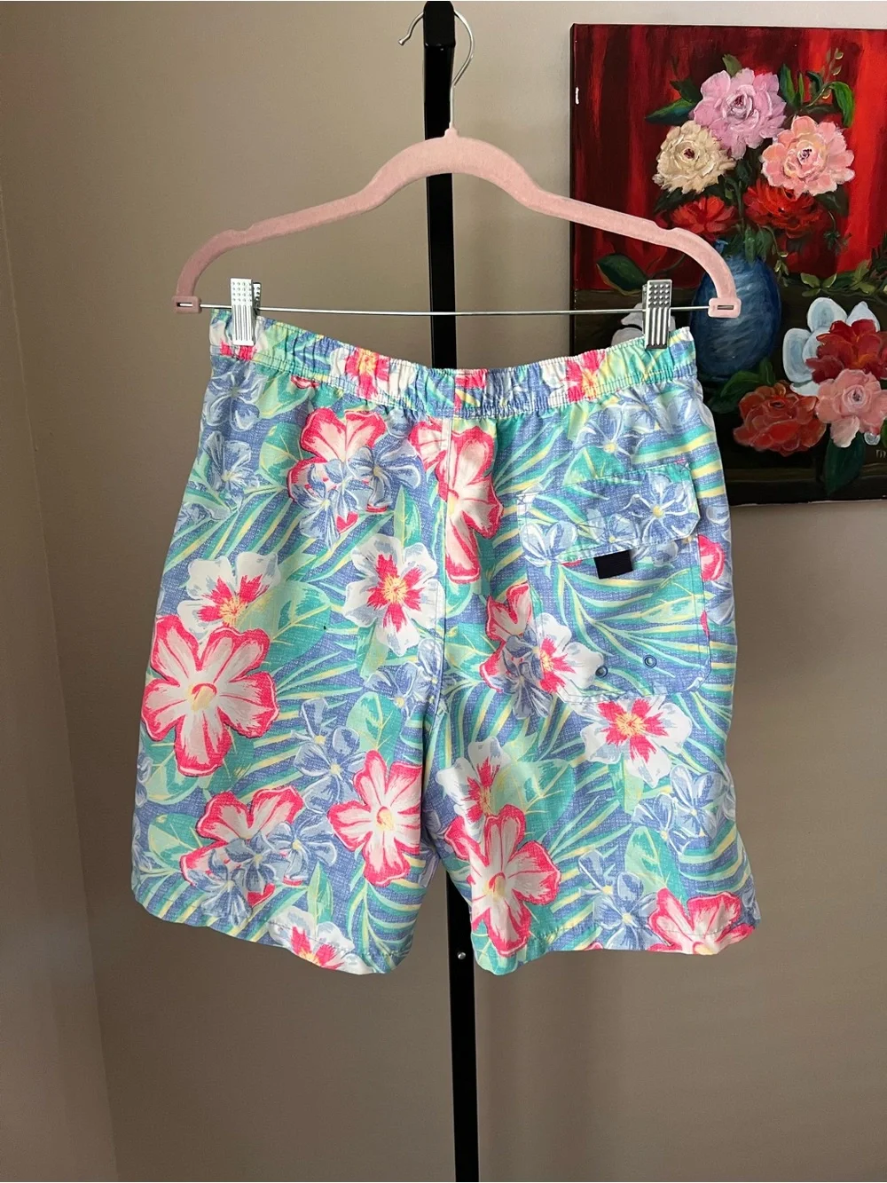 Vineyard vines Men's Floral Blue & Pink Swim Trunks